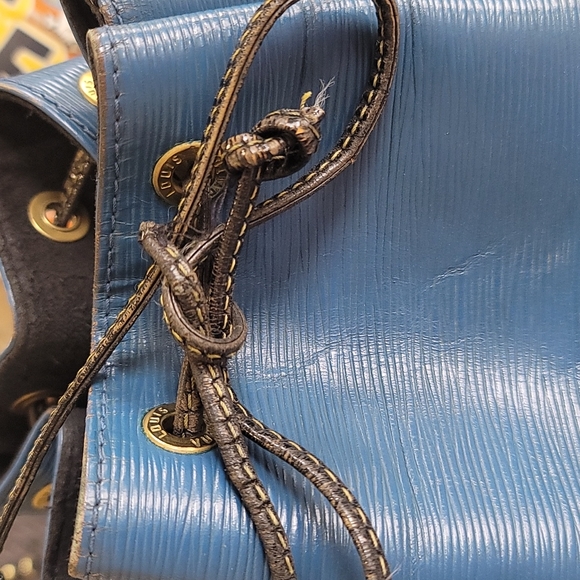 Louis Vuitton Blue Epi Leather Noe Bucket Bag - Picture 3 of 14